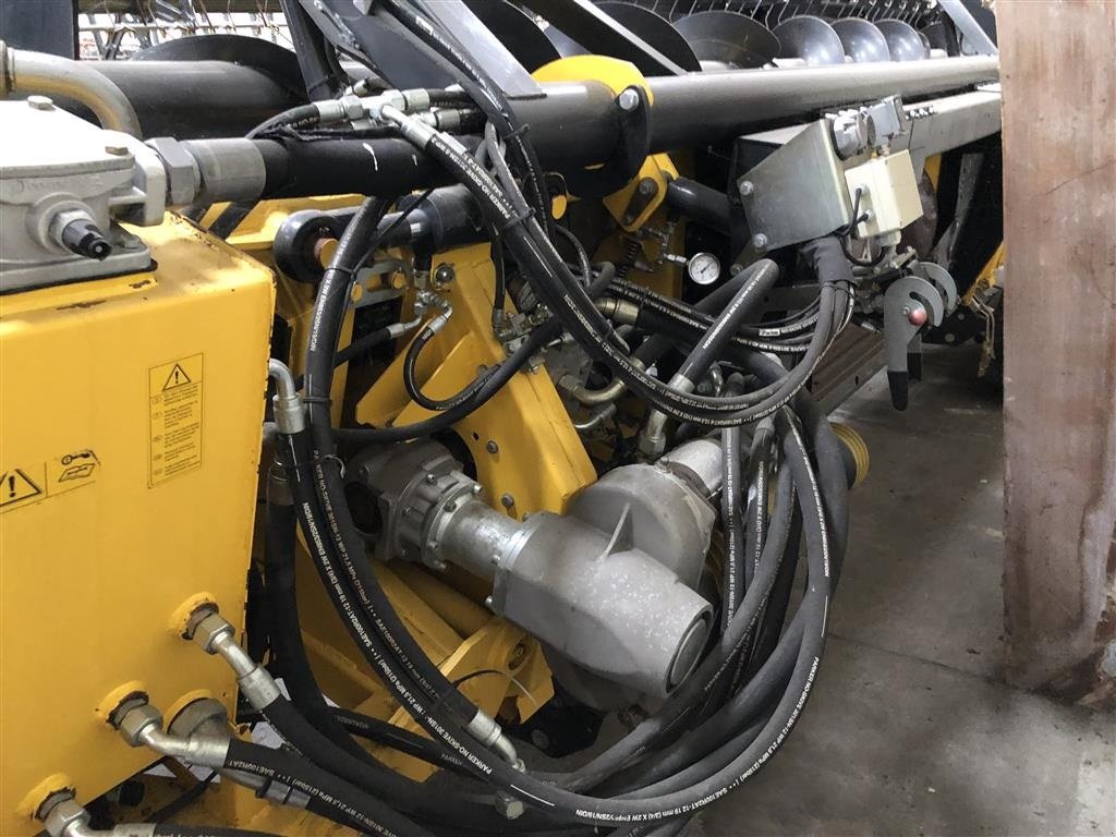 Mähdrescher des Typs New Holland NEW HOLLAND Geringhoff 40 fods Triflex Sejlskærebord, Gebrauchtmaschine in Middelfart (Bild 11)