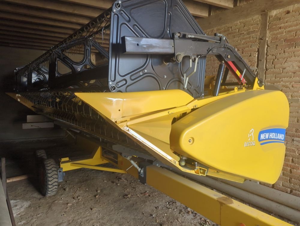 Mähdrescher des Typs New Holland TC 5.90 SL, Gebrauchtmaschine in FRESNAY LE COMTE (Bild 5)
