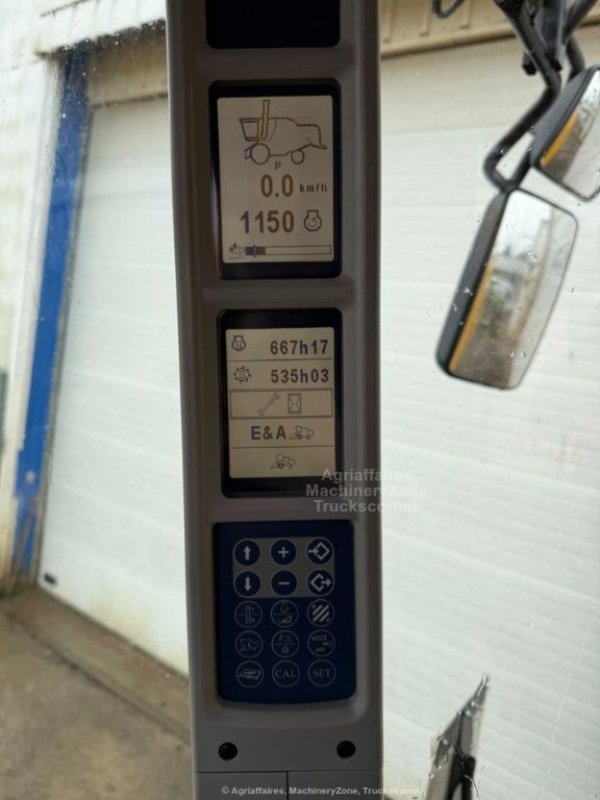 Mähdrescher Türe ait New Holland TC 5.90 SL, Gebrauchtmaschine içinde FRESNAY LE COMTE (resim 9)