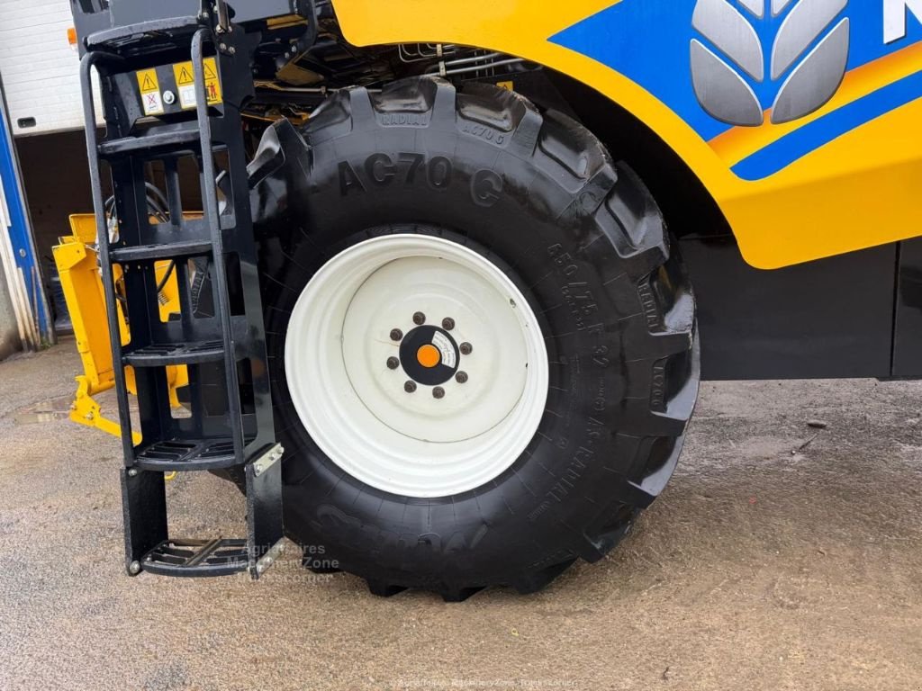Mähdrescher Türe ait New Holland TC 5.90 SL, Gebrauchtmaschine içinde FRESNAY LE COMTE (resim 3)