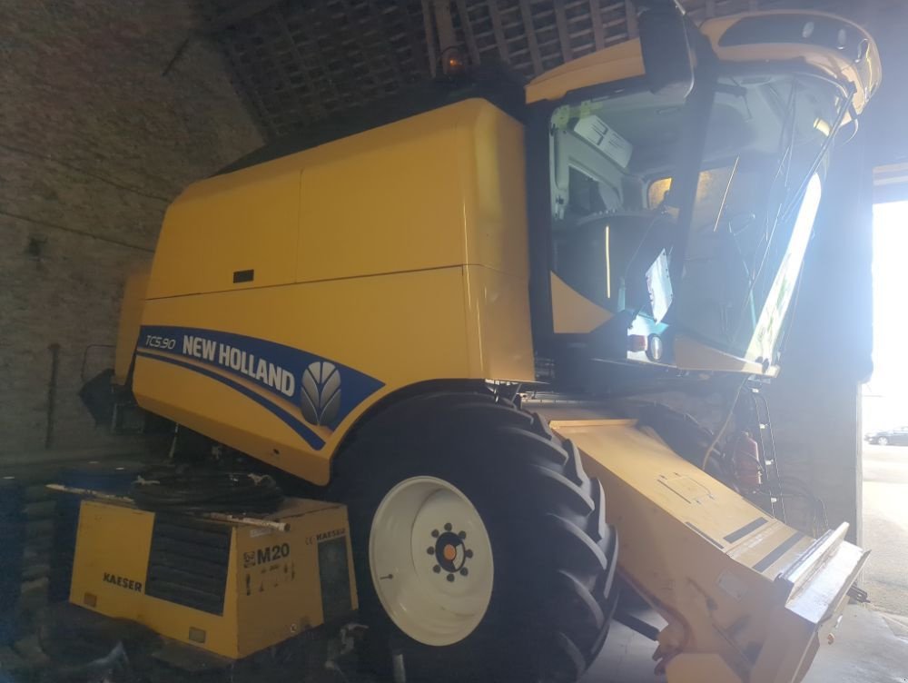 Mähdrescher des Typs New Holland TC 5.90 SL, Gebrauchtmaschine in FRESNAY LE COMTE (Bild 2)