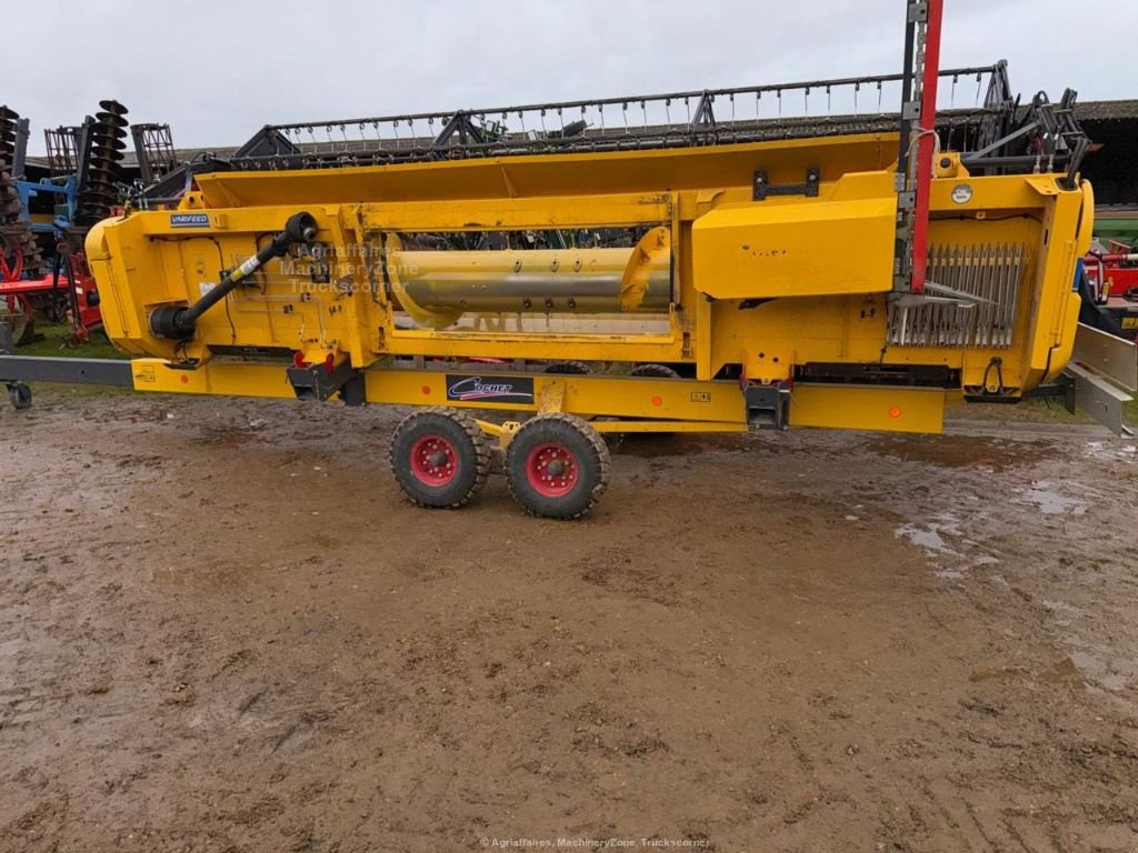 Mähdrescher Türe ait New Holland TC 5.90 SL, Gebrauchtmaschine içinde FRESNAY LE COMTE (resim 10)