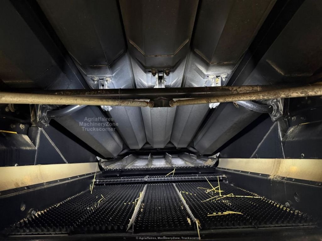 Mähdrescher Türe ait New Holland TC 5.90 SL, Gebrauchtmaschine içinde FRESNAY LE COMTE (resim 5)