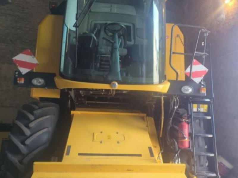Mähdrescher Türe ait New Holland TC 5.90 SL, Gebrauchtmaschine içinde FRESNAY LE COMTE (resim 1)