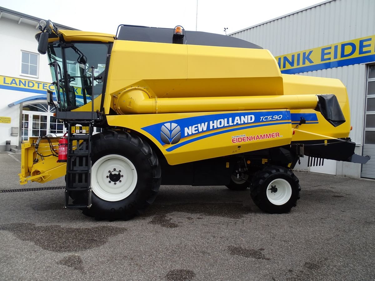 Mähdrescher des Typs New Holland TC 5.90, Gebrauchtmaschine in Burgkirchen (Bild 11)