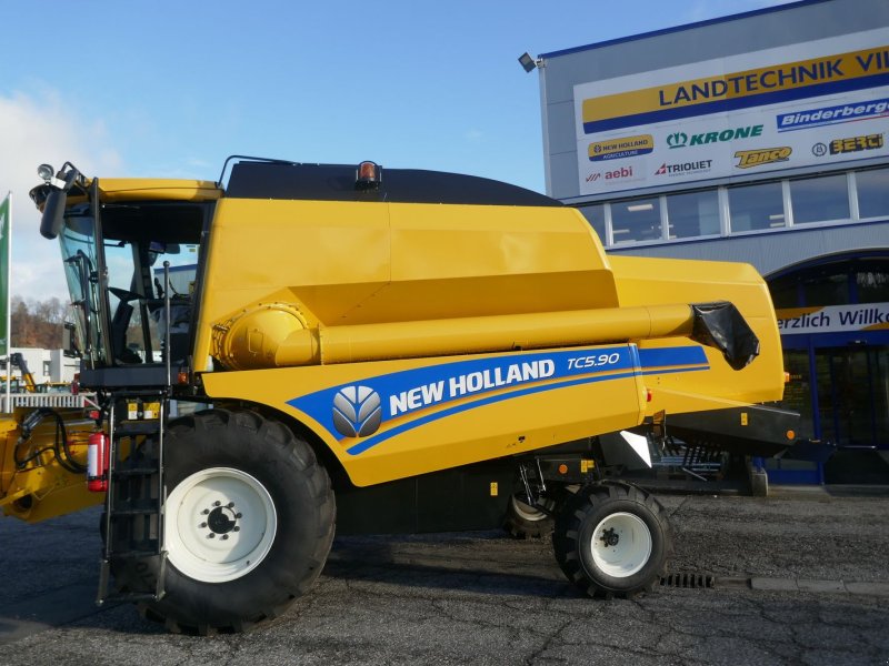 Mähdrescher des Typs New Holland TC 5.90, Gebrauchtmaschine in Villach (Bild 1)