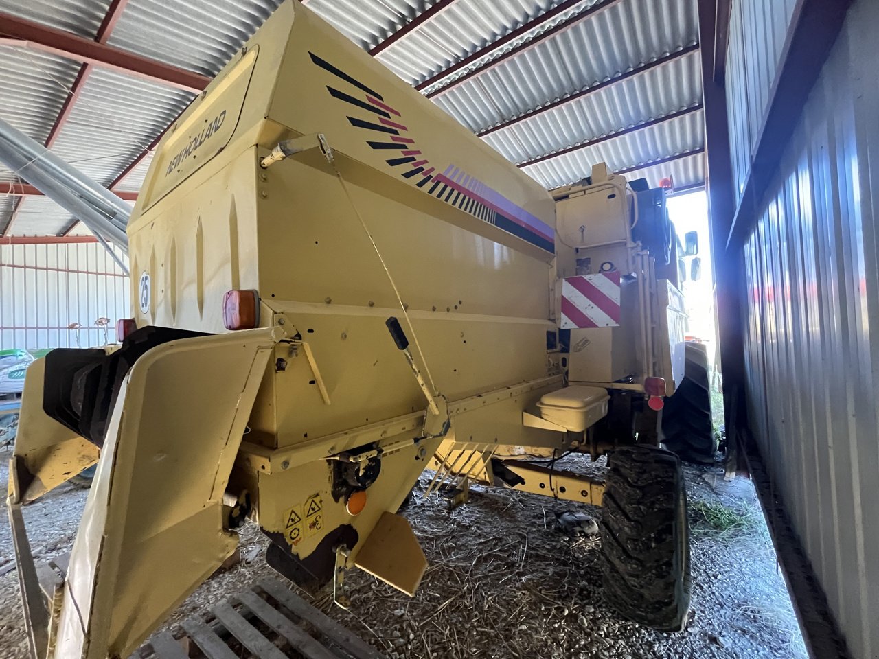 Mähdrescher des Typs New Holland Tc56, Gebrauchtmaschine in VERT TOULON (Bild 4)