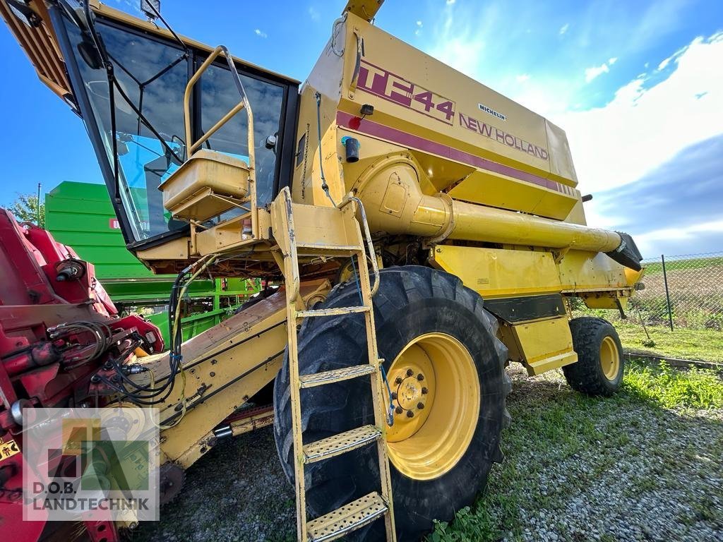 Mähdrescher of the type New Holland TF 44, Gebrauchtmaschine in Leiblfing (Picture 1)