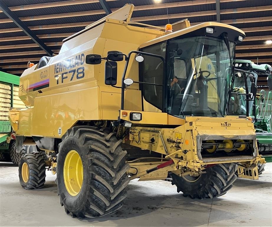 Mähdrescher des Typs New Holland TF78, Gebrauchtmaschine in Horsens (Bild 2)