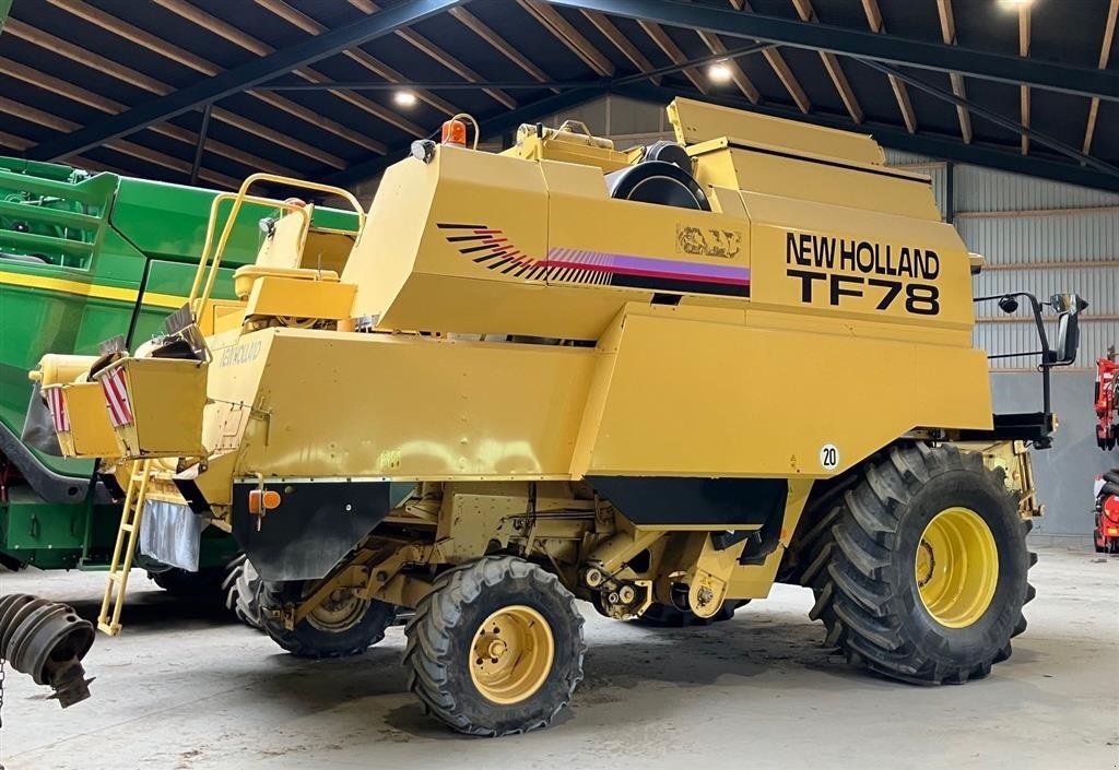 Mähdrescher des Typs New Holland TF78, Gebrauchtmaschine in Horsens (Bild 4)