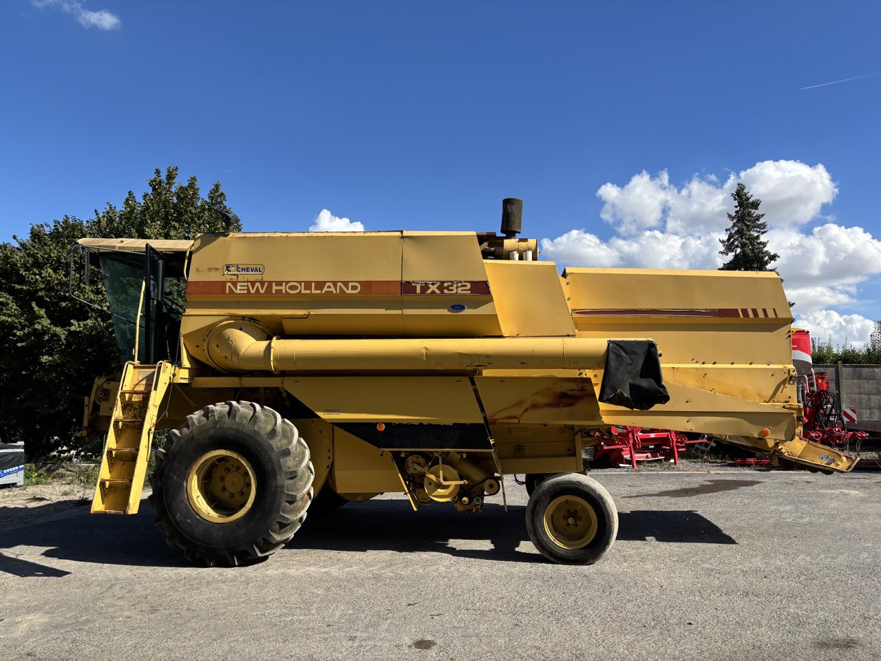 Mähdrescher Türe ait New Holland TX 32, Gebrauchtmaschine içinde VERT TOULON (resim 3)