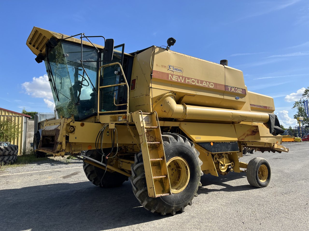 Mähdrescher Türe ait New Holland TX 32, Gebrauchtmaschine içinde VERT TOULON (resim 4)