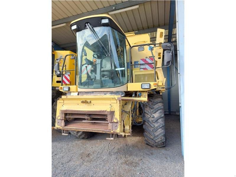 Mähdrescher del tipo New Holland TX64, Gebrauchtmaschine In ANTIGNY (Immagine 2)