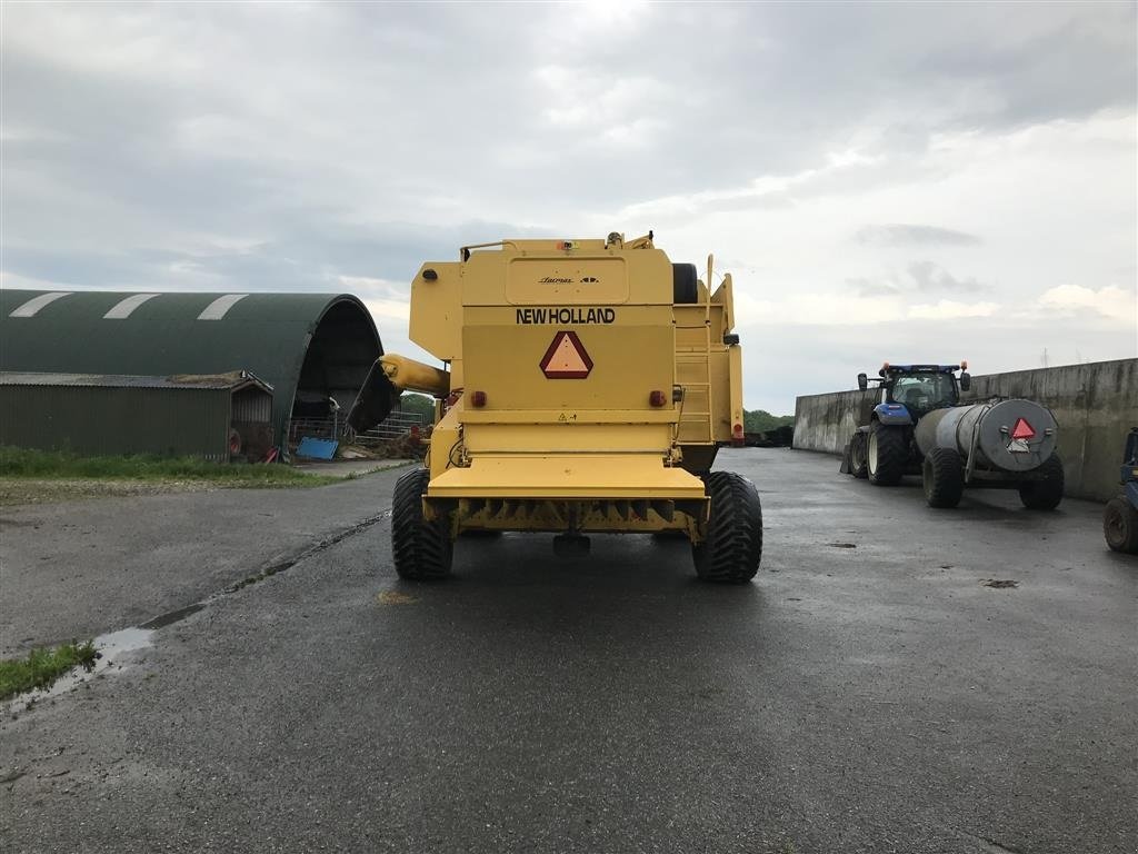 Mähdrescher tip New Holland TX66, Gebrauchtmaschine in Hadsten (Poză 4)