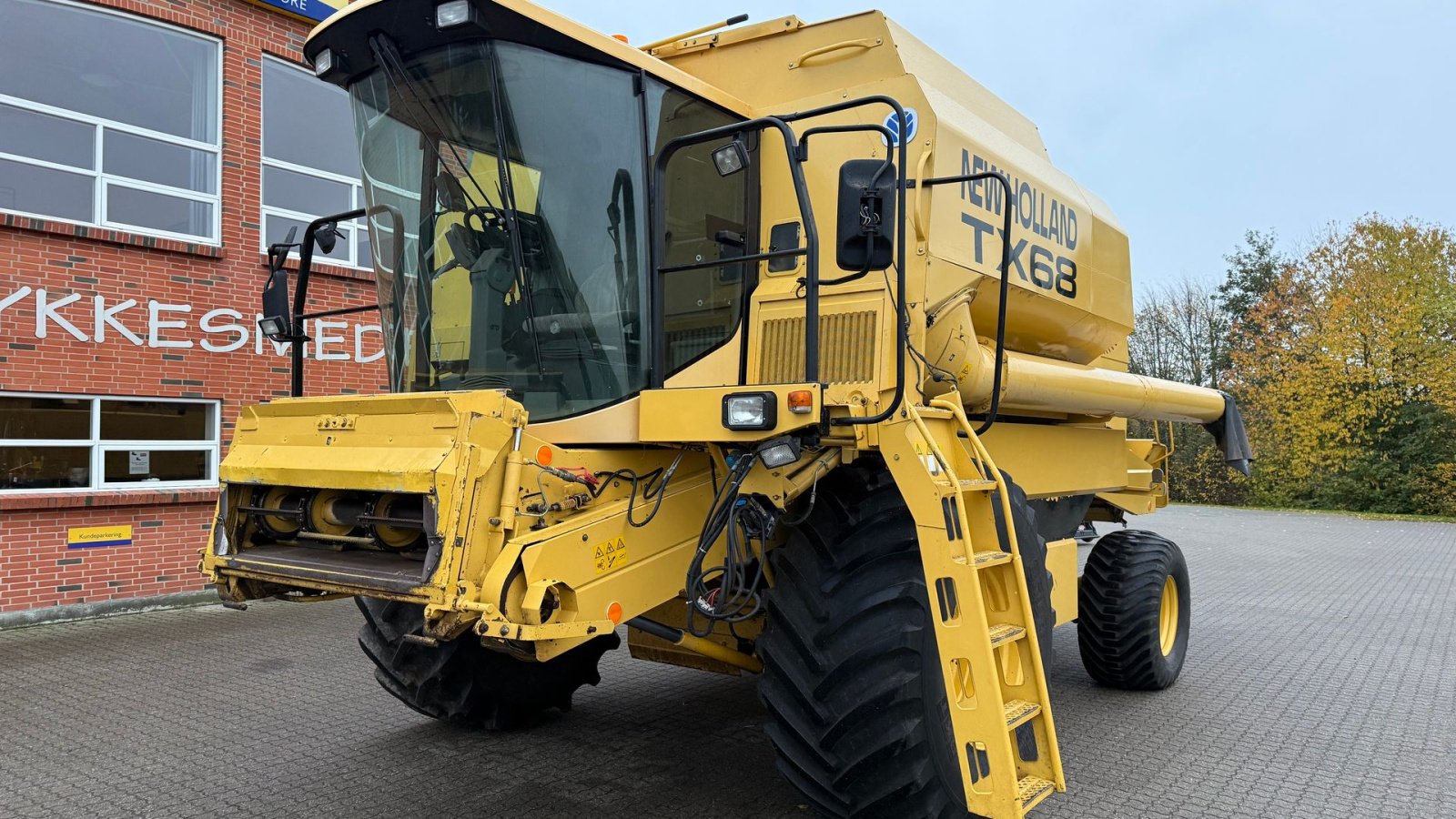 Mähdrescher des Typs New Holland TX68 + 24” skærebord, Gebrauchtmaschine in Gjerlev J. (Bild 2)