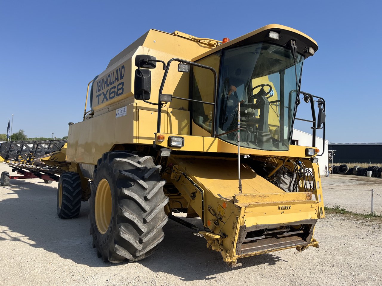 Mähdrescher del tipo New Holland TX68, Gebrauchtmaschine In VERT TOULON (Immagine 2)