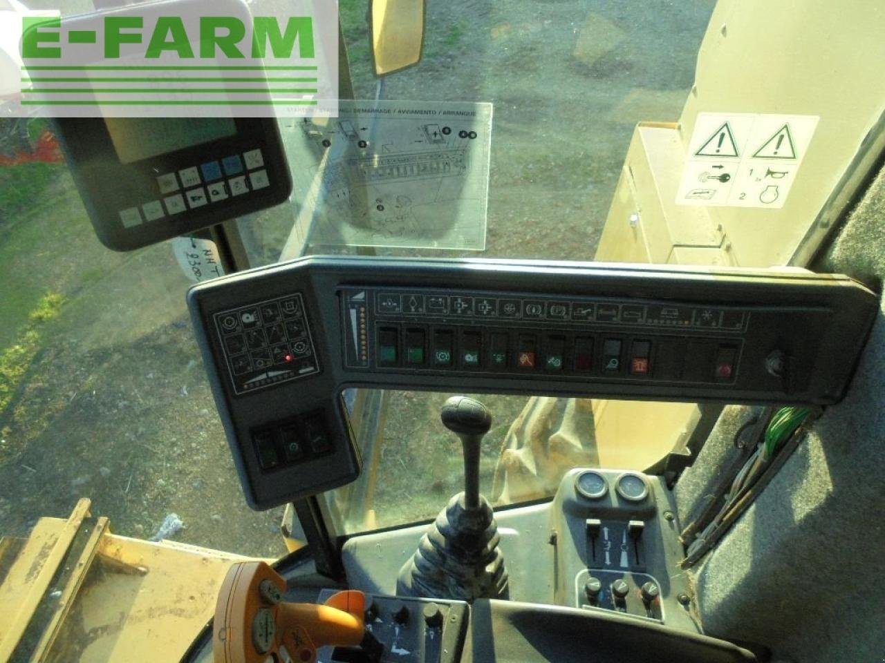 Mähdrescher of the type New Holland tx68fs, Gebrauchtmaschine in Authon (Picture 5)