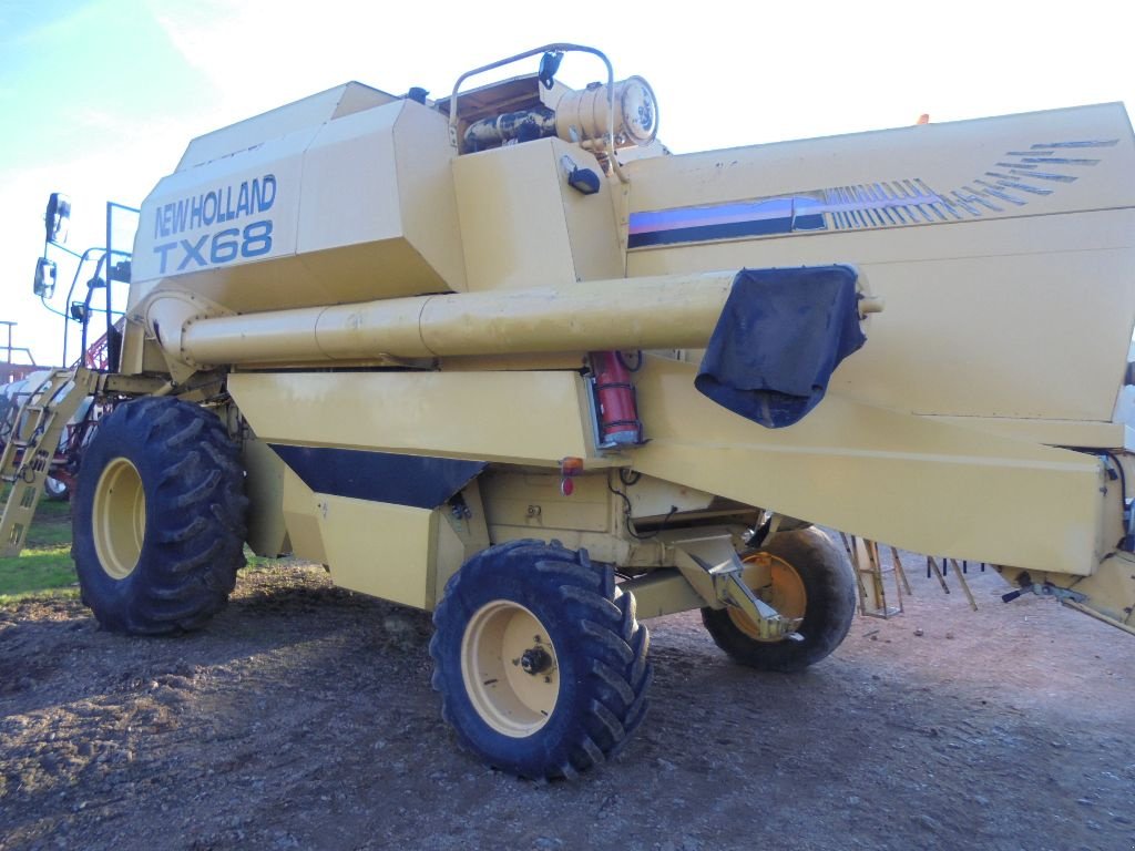 Mähdrescher typu New Holland TX68FS, Gebrauchtmaschine v AUTHON (Obrázek 7)