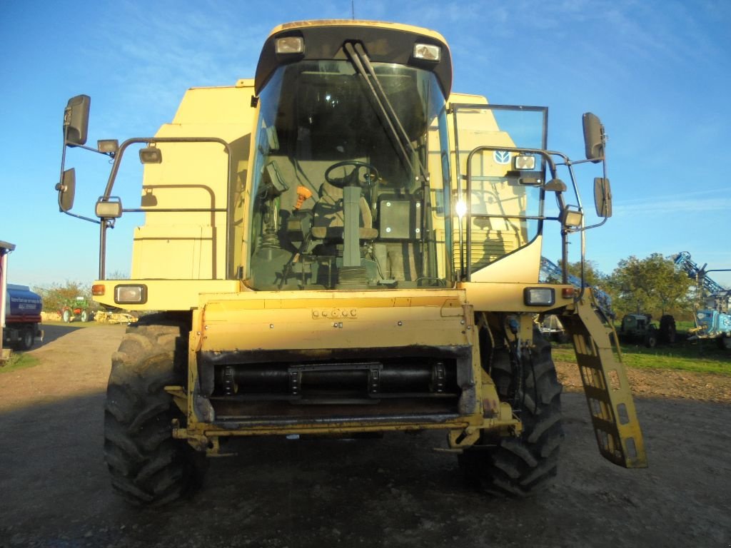 Mähdrescher a típus New Holland TX68FS, Gebrauchtmaschine ekkor: AUTHON (Kép 1)