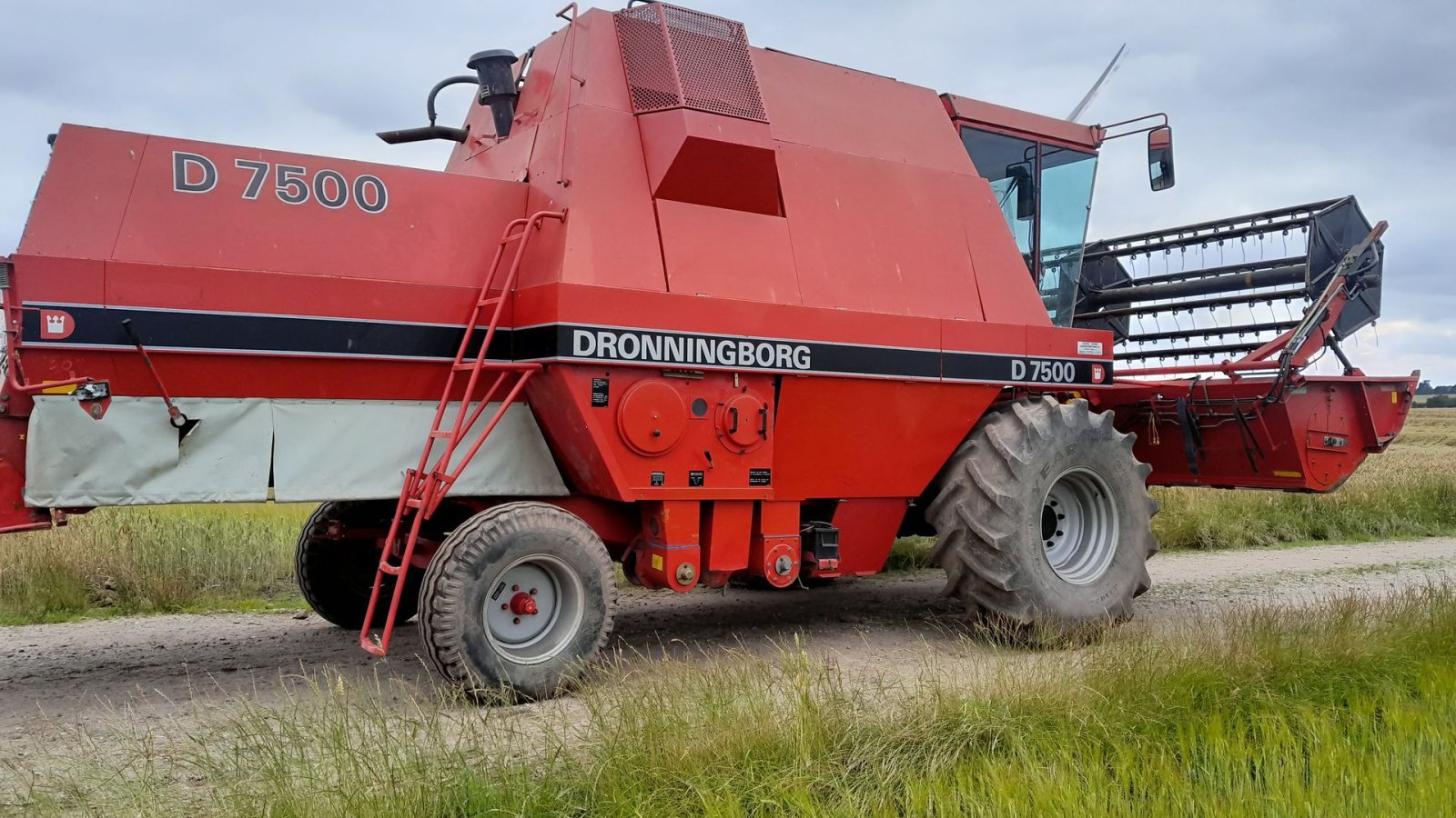 Mähdrescher del tipo Sonstige D7500 med snitter og aircon 3 gears hydro en af de sidste produceret med rød hus, Gebrauchtmaschine In Skive (Immagine 2)
