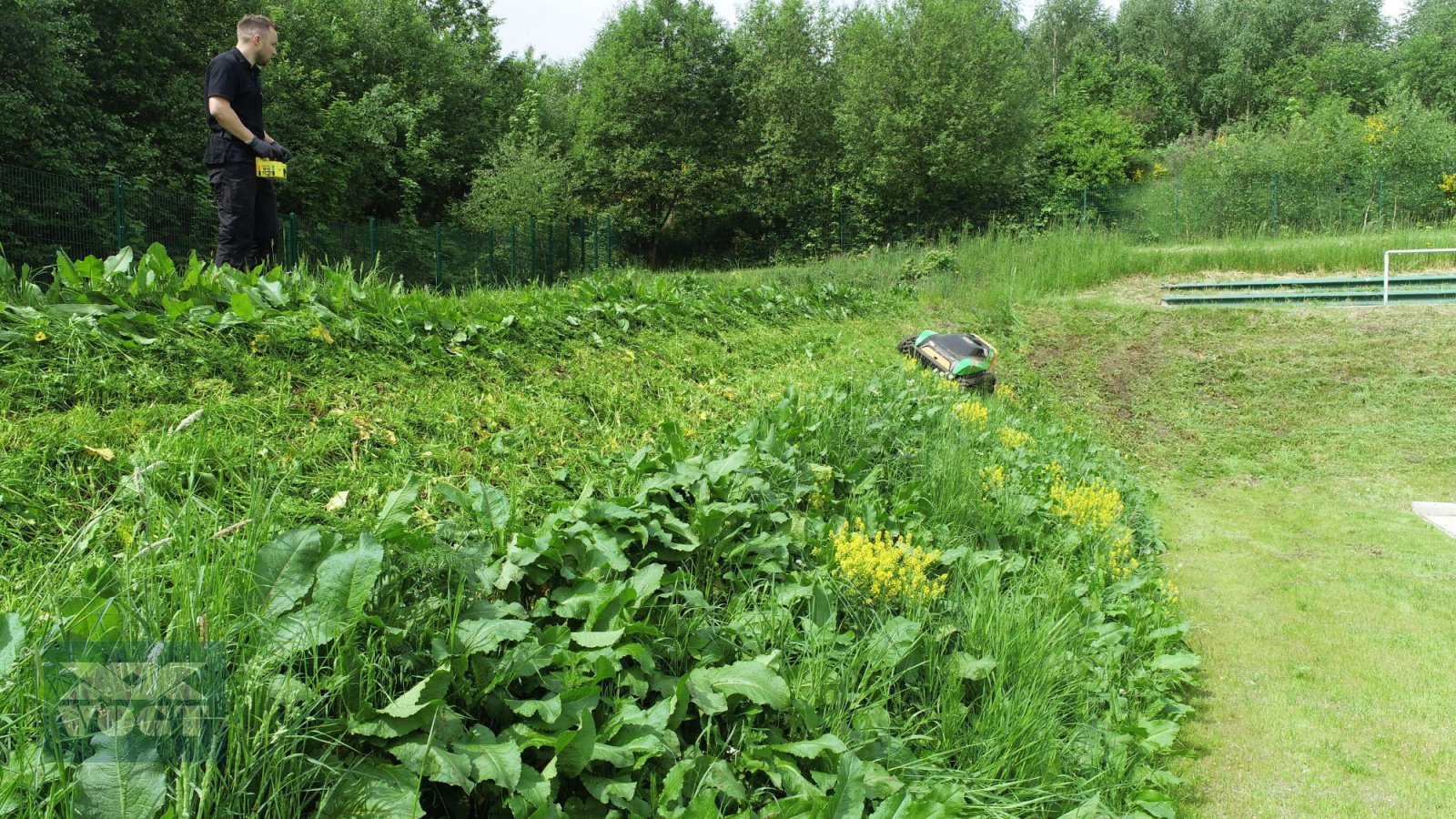 Mähraupe des Typs MDB F23 Mulchraupe /Mähraupe /Funkraupe-Aktionsangebot-, Neumaschine in Schmallenberg (Bild 12)