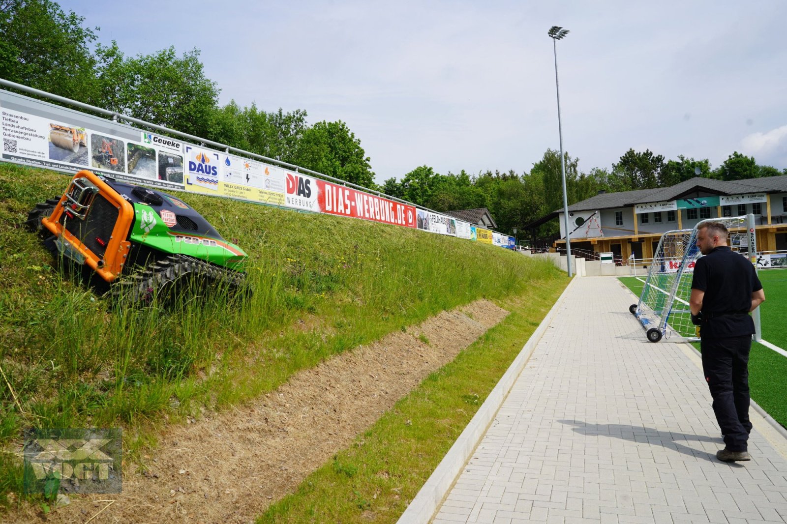 Mähraupe des Typs MDB F23 Mulchraupe /Mähraupe /Funkraupe-Aktionsangebot-, Neumaschine in Schmallenberg (Bild 15)