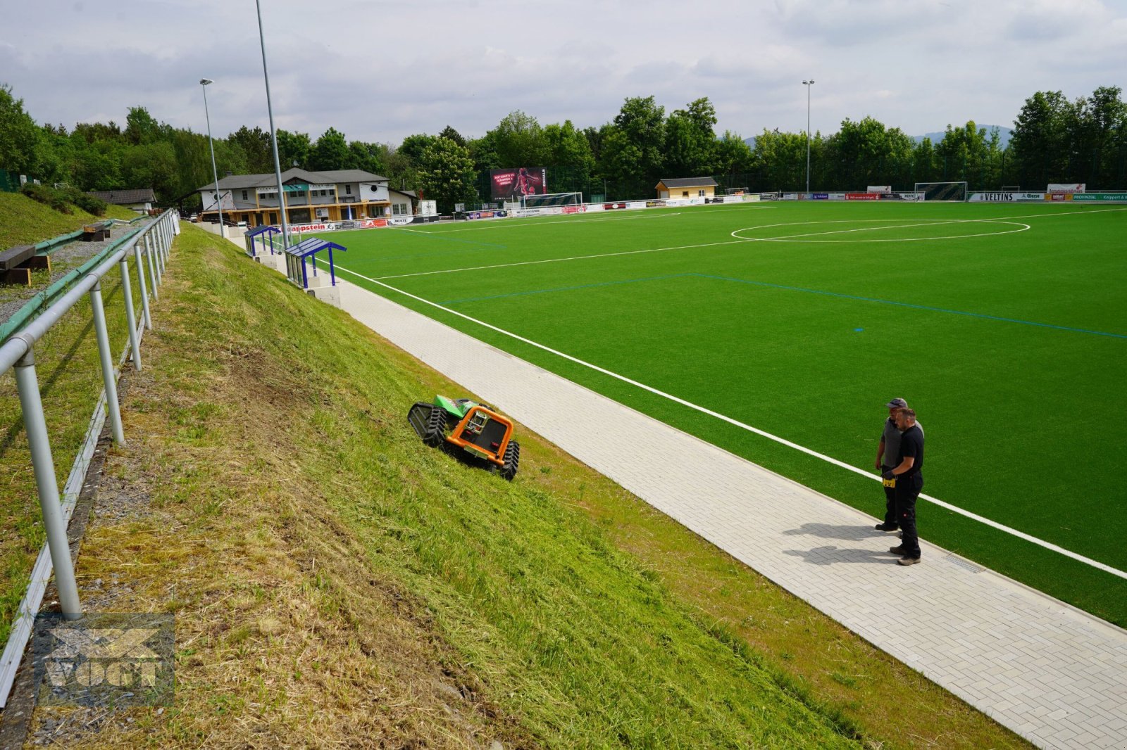 Mähraupe des Typs MDB F23 Mulchraupe /Mähraupe /Funkraupe-Aktionsangebot-, Neumaschine in Schmallenberg (Bild 16)