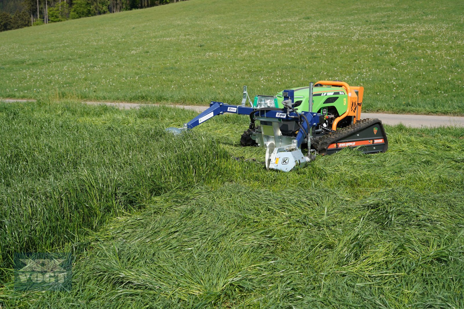 Mähraupe des Typs MDB LV400 PRO X Mähraupe /Funkraupe mit Doppelmesser Frontmähwerk, Neumaschine in Schmallenberg (Bild 3)