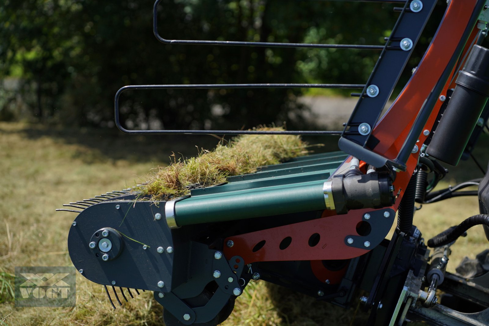 Mähraupe des Typs MDB LV500 PRO Mähraupe /Funkraupe mit MDB Pick-Up-Schwader 175-Lagergerät-, Neumaschine in Schmallenberg (Bild 7)