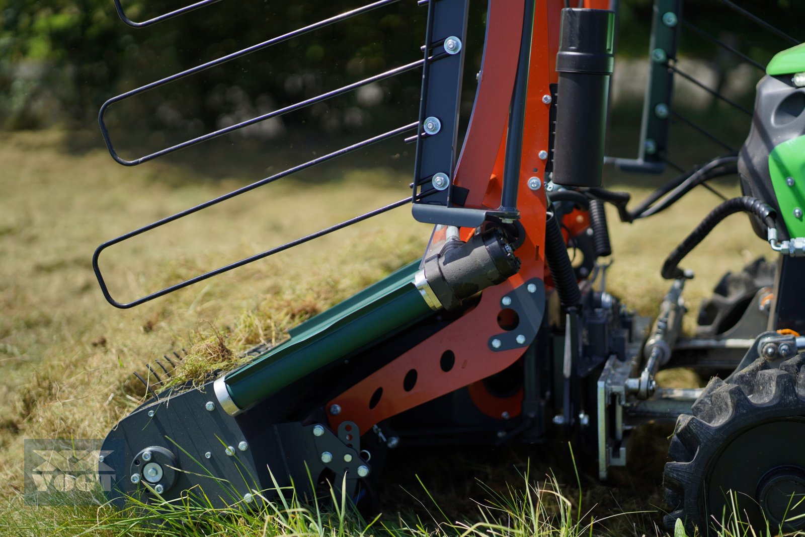 Mähraupe des Typs MDB LV500 PRO Mähraupe /Funkraupe mit MDB Pick-Up-Schwader 175-Lagergerät-, Neumaschine in Schmallenberg (Bild 8)