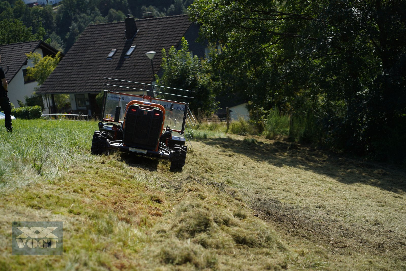 Mähraupe des Typs MDB LV500 PRO Mähraupe /Funkraupe mit MDB Pick-Up-Schwader 175-Lagergerät-, Neumaschine in Schmallenberg (Bild 9)