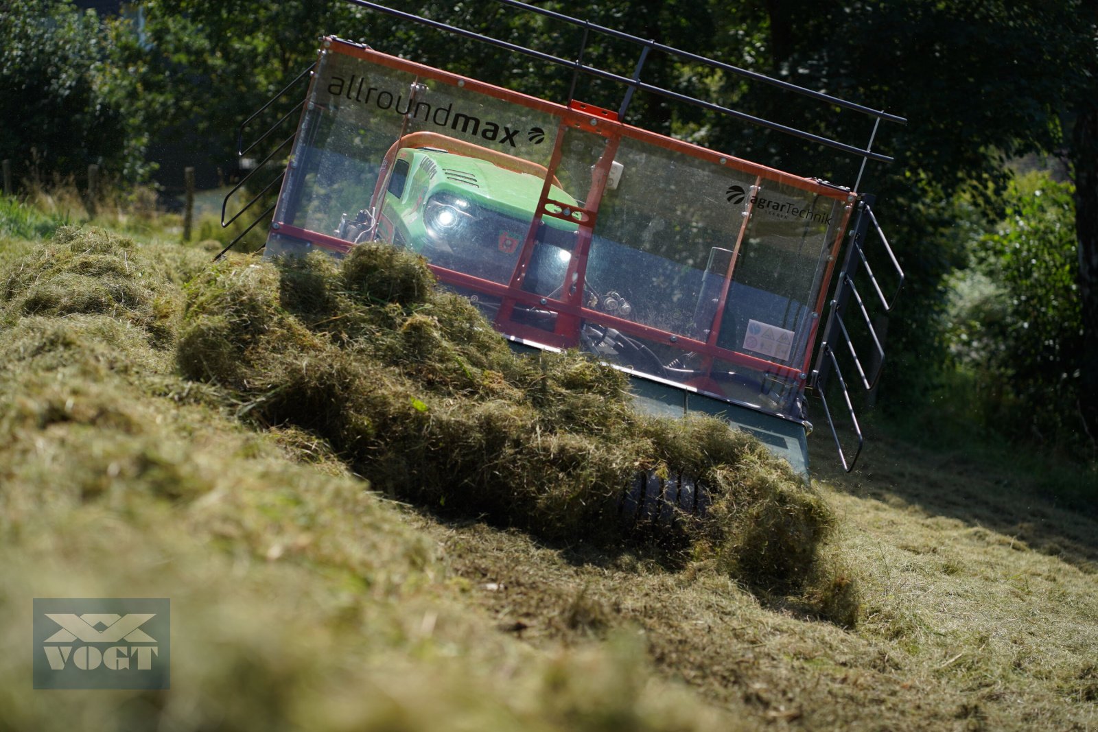 Mähraupe des Typs MDB LV500 PRO Mähraupe /Funkraupe mit MDB Pick-Up-Schwader 175-Lagergerät-, Neumaschine in Schmallenberg (Bild 10)