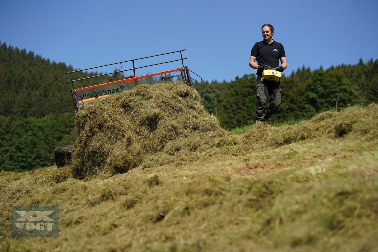 Mähraupe des Typs MDB LV500 PRO Mähraupe /Funkraupe mit MDB Pick-Up-Schwader 175-Lagergerät-, Neumaschine in Schmallenberg (Bild 11)