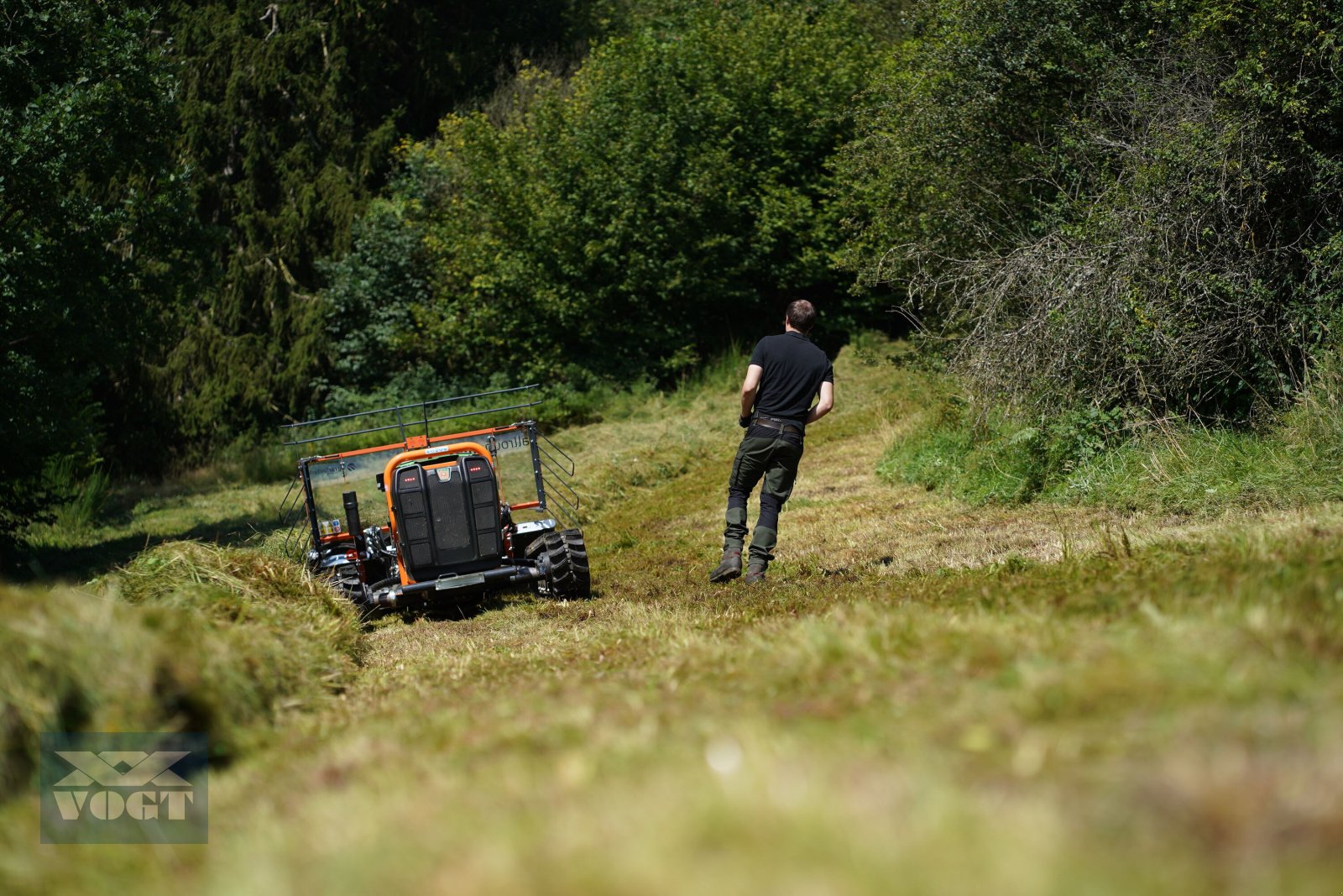 Mähraupe des Typs MDB LV500 PRO Mähraupe /Funkraupe mit MDB Pick-Up-Schwader 175-Lagergerät-, Neumaschine in Schmallenberg (Bild 13)