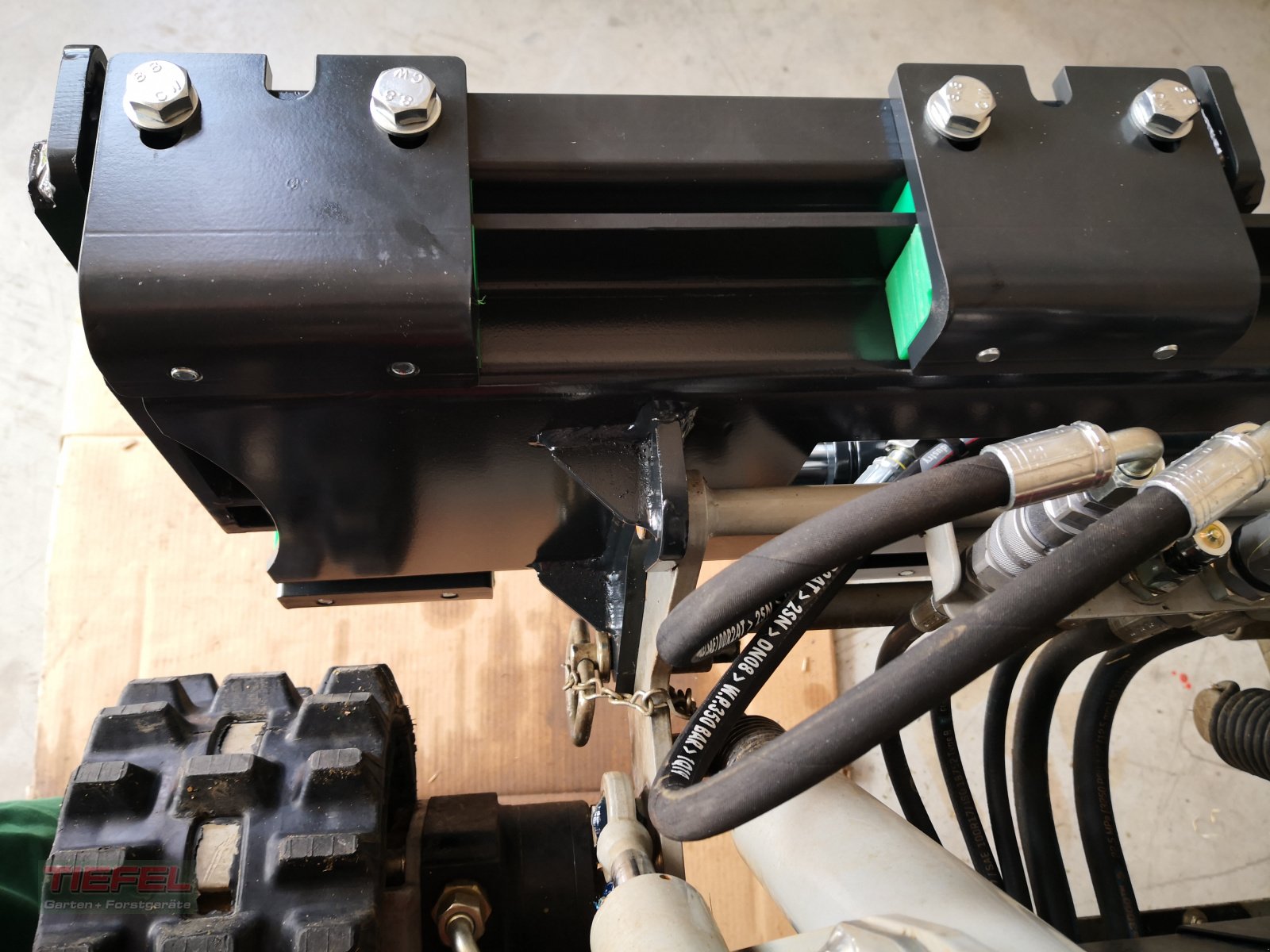 Mähraupe des Typs Timan Seitenverschiebung für RC 1000, Neumaschine in Veitsbronn (Bild 4)