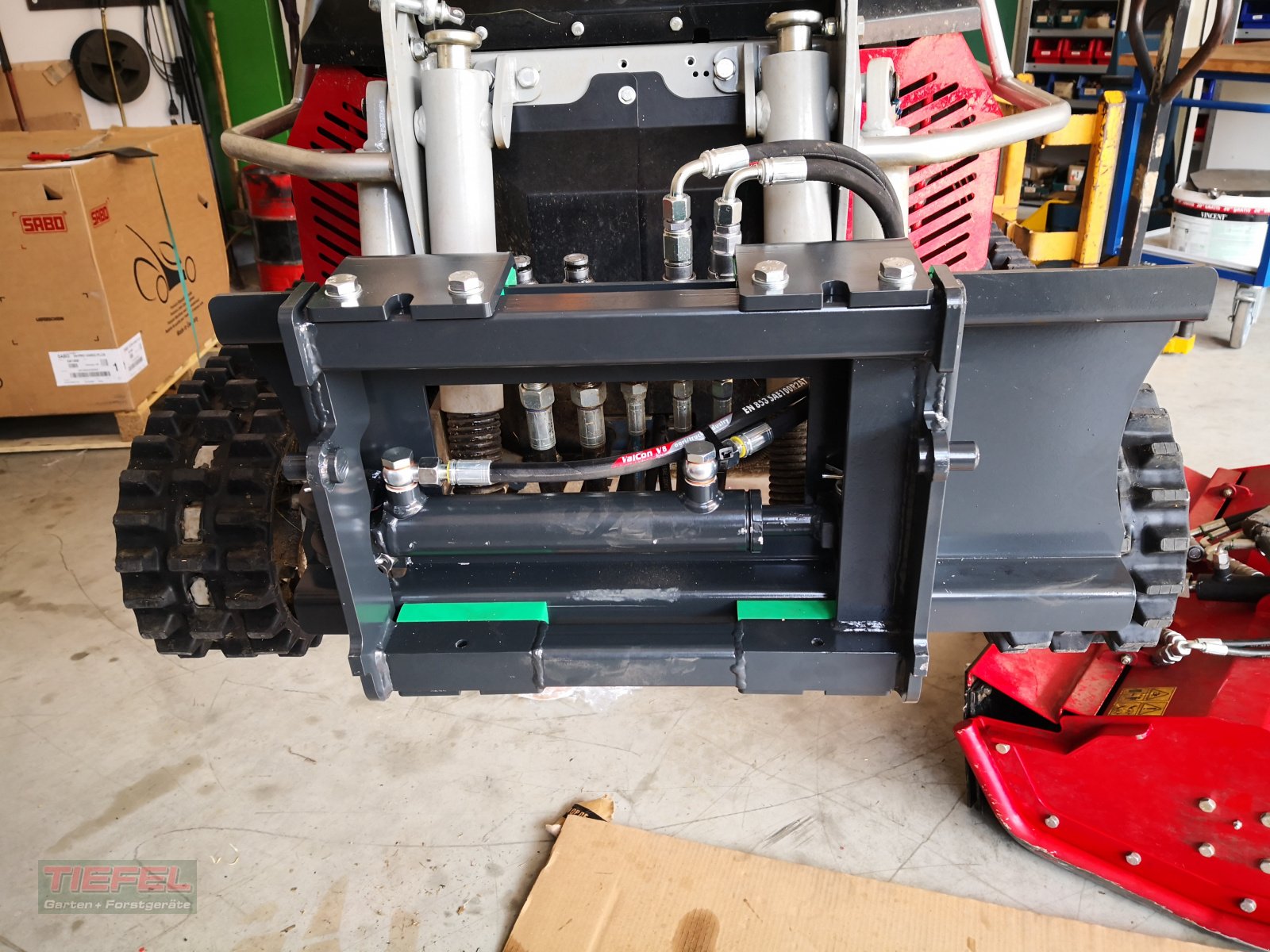 Mähraupe des Typs Timan Seitenverschiebung für RC 1000, Neumaschine in Veitsbronn (Bild 1)