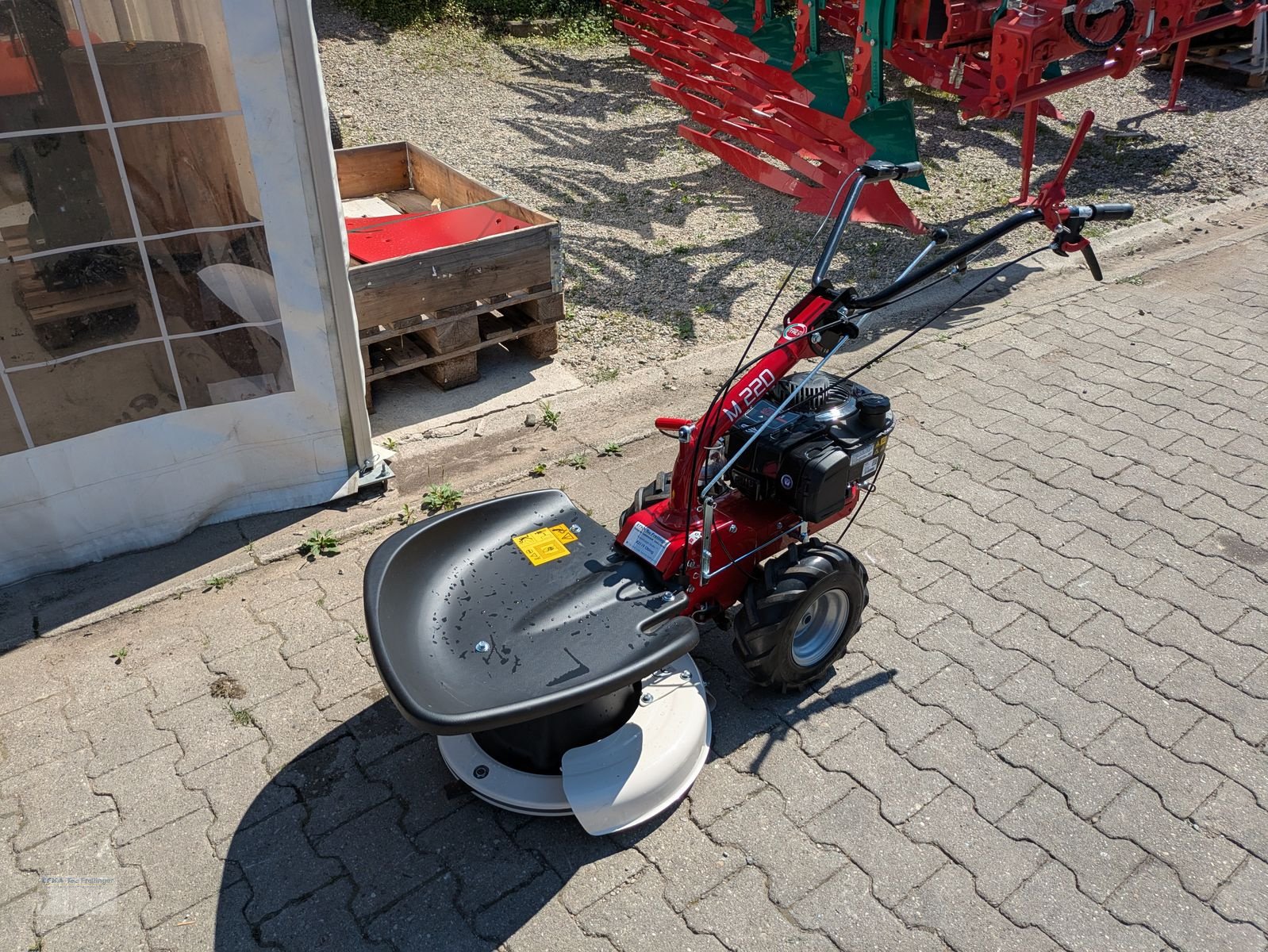 Mähroboter des Typs Eurosystems M220, Neumaschine in Obing (Bild 2)