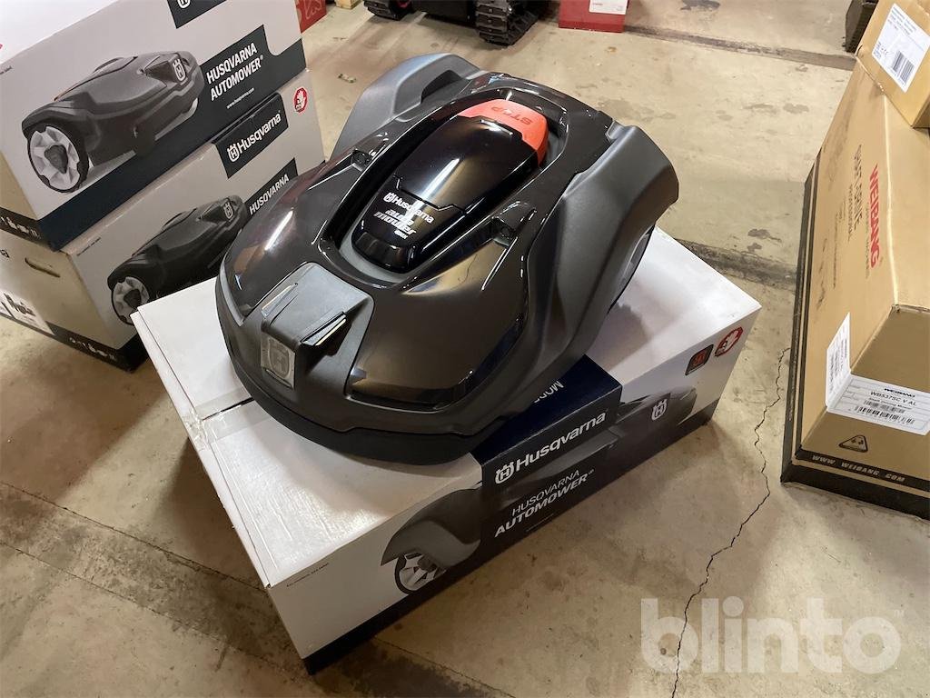 Mähroboter des Typs Husqvarna 450X, Gebrauchtmaschine in Düsseldorf (Bild 1)