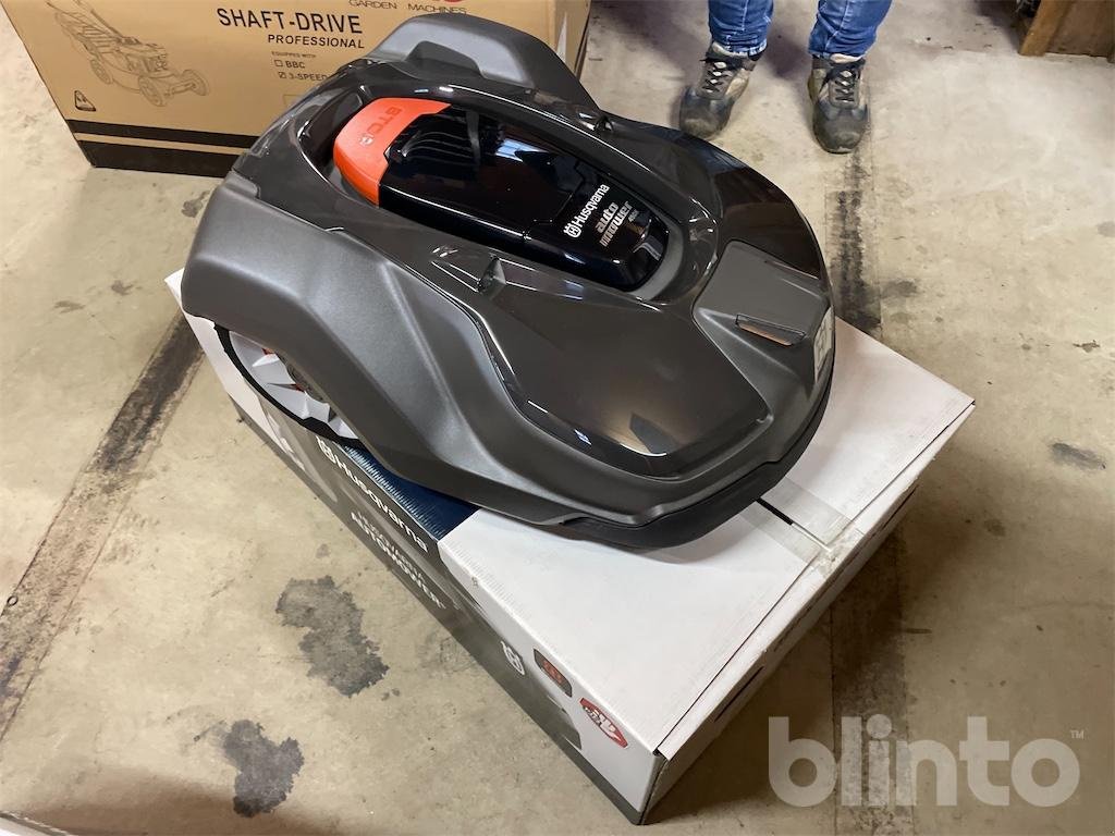 Mähroboter des Typs Husqvarna 450X, Gebrauchtmaschine in Düsseldorf (Bild 2)