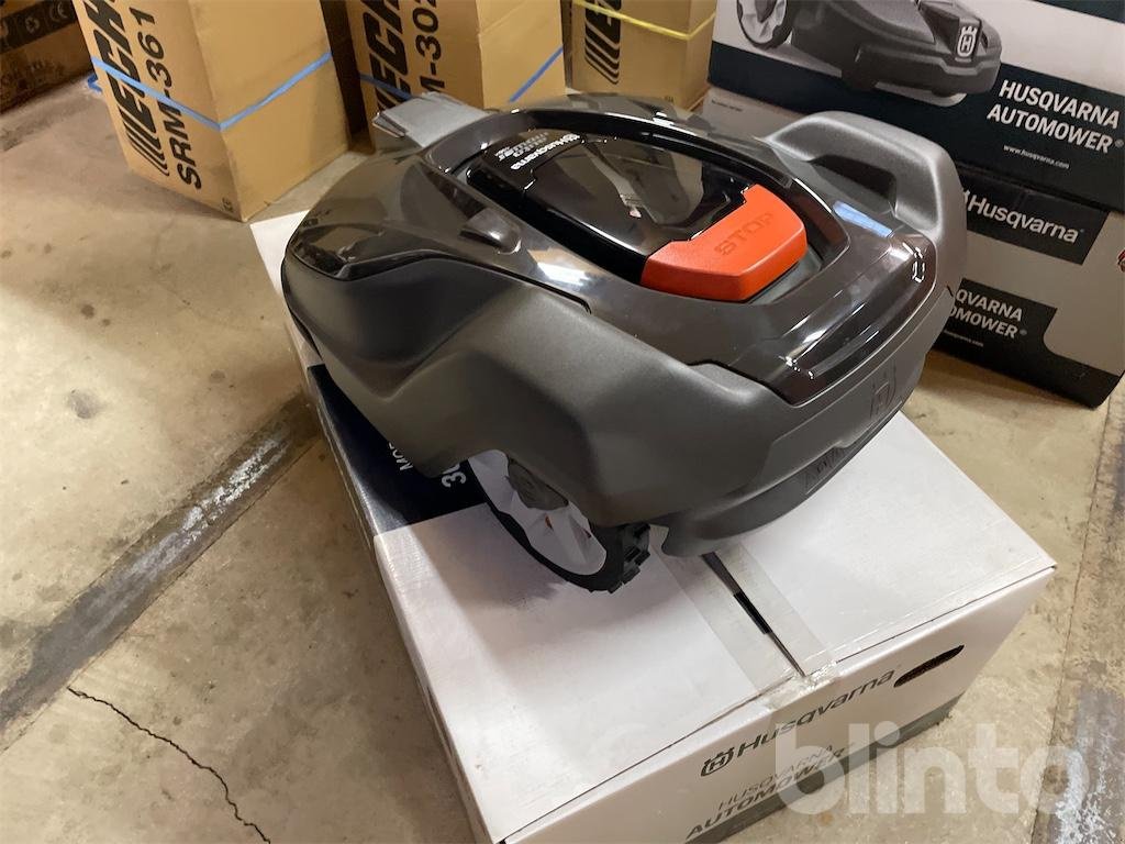 Mähroboter des Typs Husqvarna 450X, Gebrauchtmaschine in Düsseldorf (Bild 3)