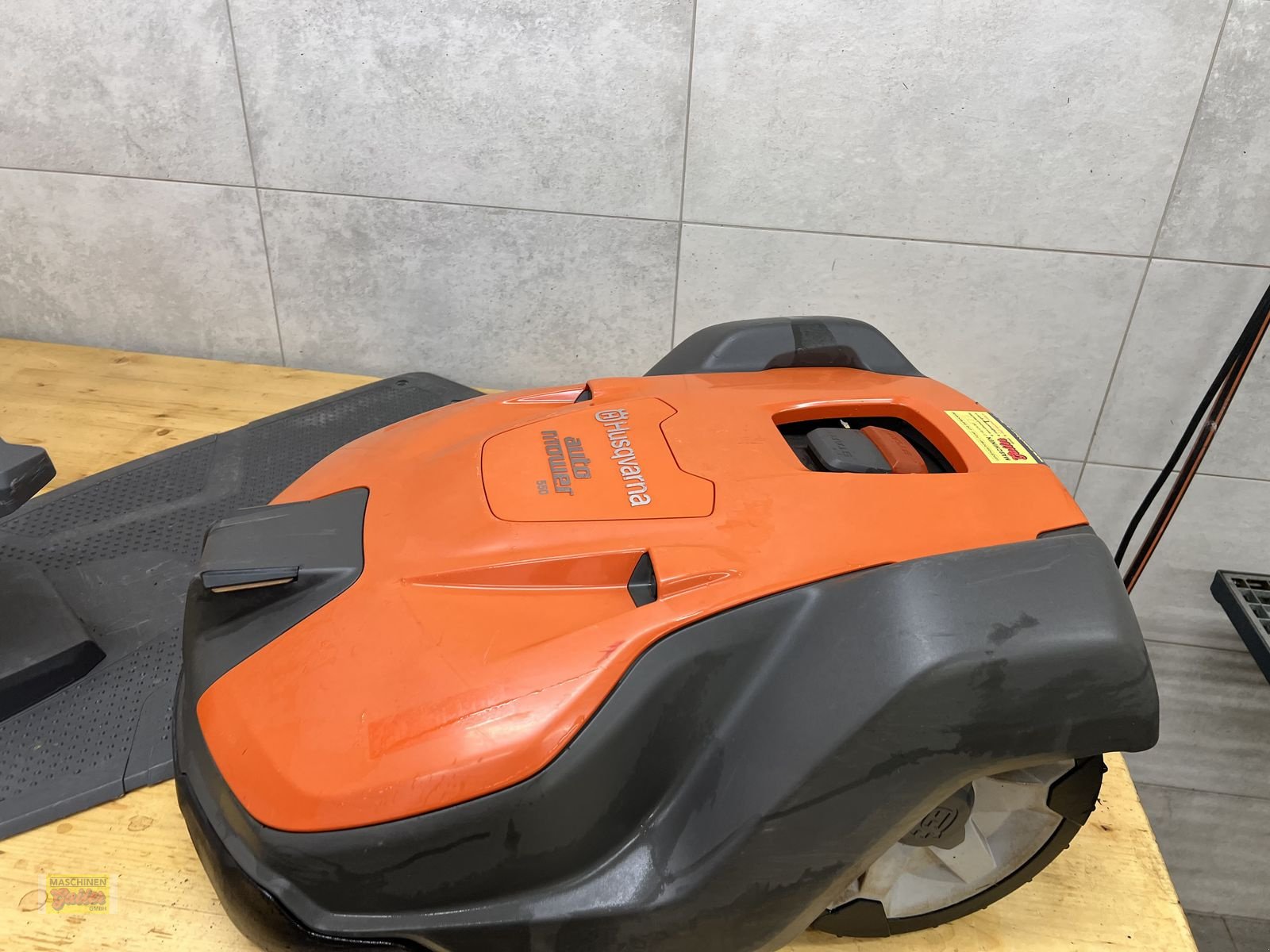 Mähroboter des Typs Husqvarna 550, Gebrauchtmaschine in Kötschach (Bild 3)