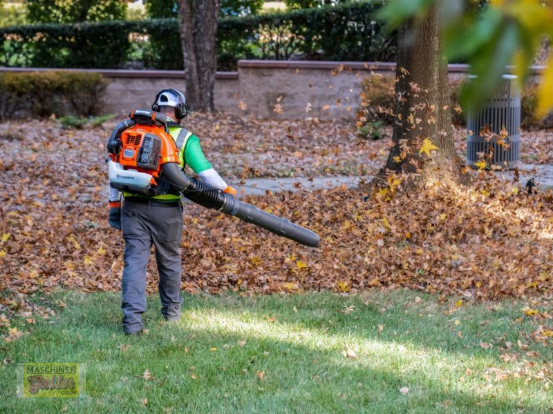 Mähroboter of the type Husqvarna 580 BTS Rückentragbares Blasgerät, Neumaschine in Kötschach