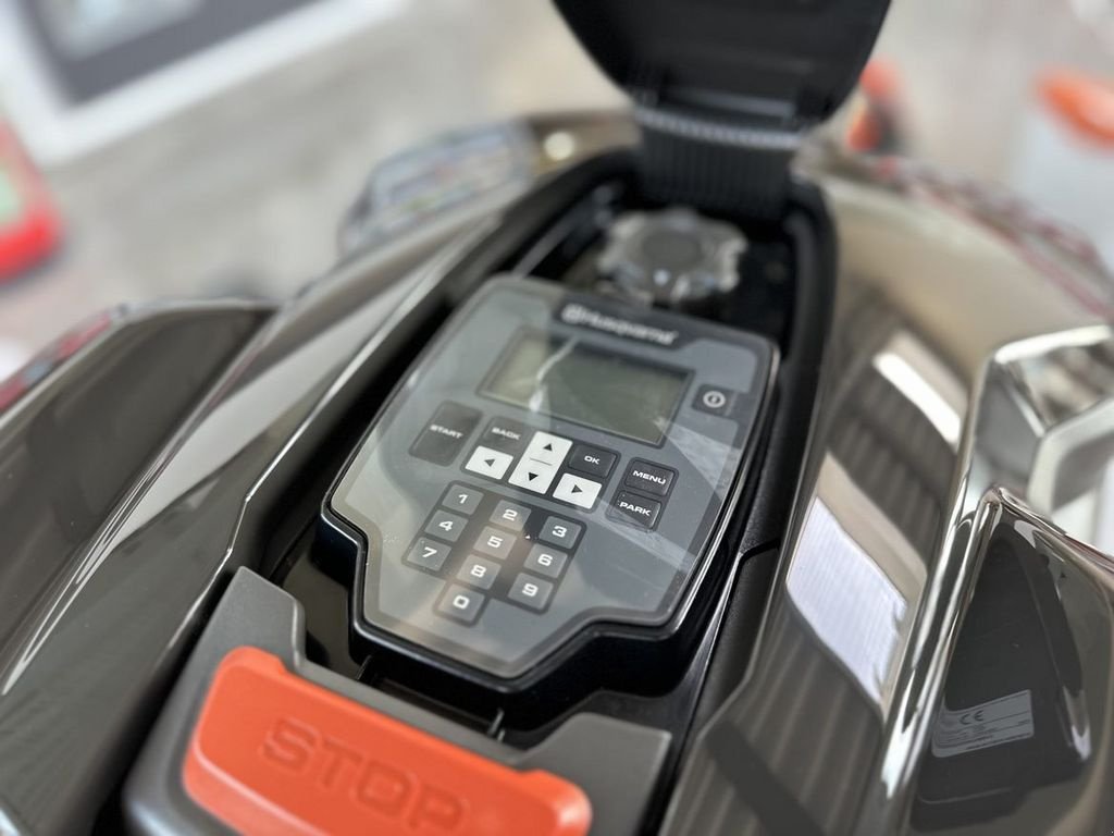 Mähroboter des Typs Husqvarna AM 310 Mark II Automower, Neumaschine in St. Marienkirchen (Bild 8)