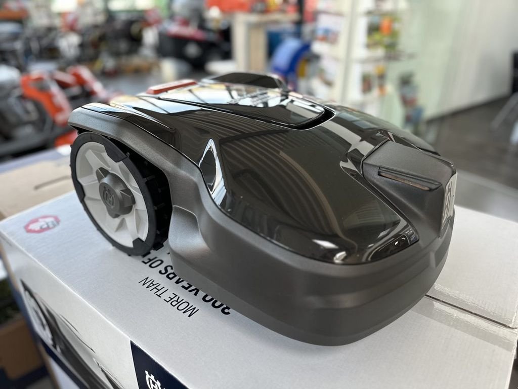 Mähroboter des Typs Husqvarna AM 310 Mark II Automower, Neumaschine in St. Marienkirchen (Bild 2)
