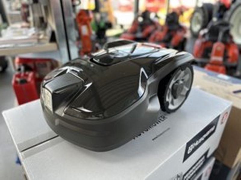 Mähroboter des Typs Husqvarna AM 310 Mark II Automower, Neumaschine in St. Marienkirchen (Bild 1)