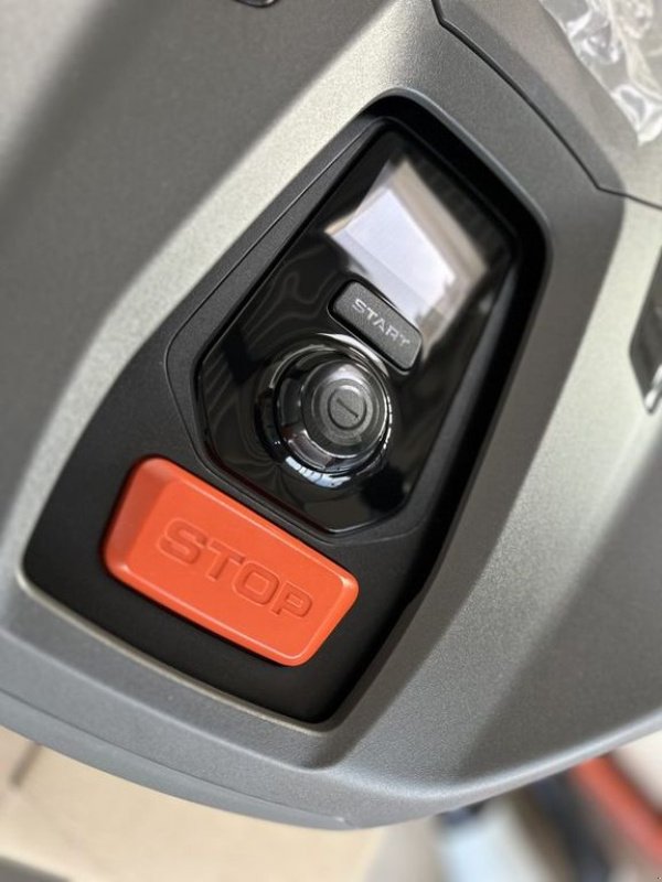 Mähroboter des Typs Husqvarna AM 430X NERA Automower, Neumaschine in St. Marienkirchen (Bild 7)