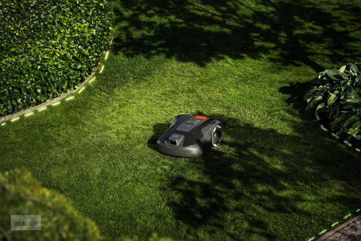 Mähroboter of the type Husqvarna Automower 308V mit Kamera 800m³, Neumaschine in Eben (Picture 3)