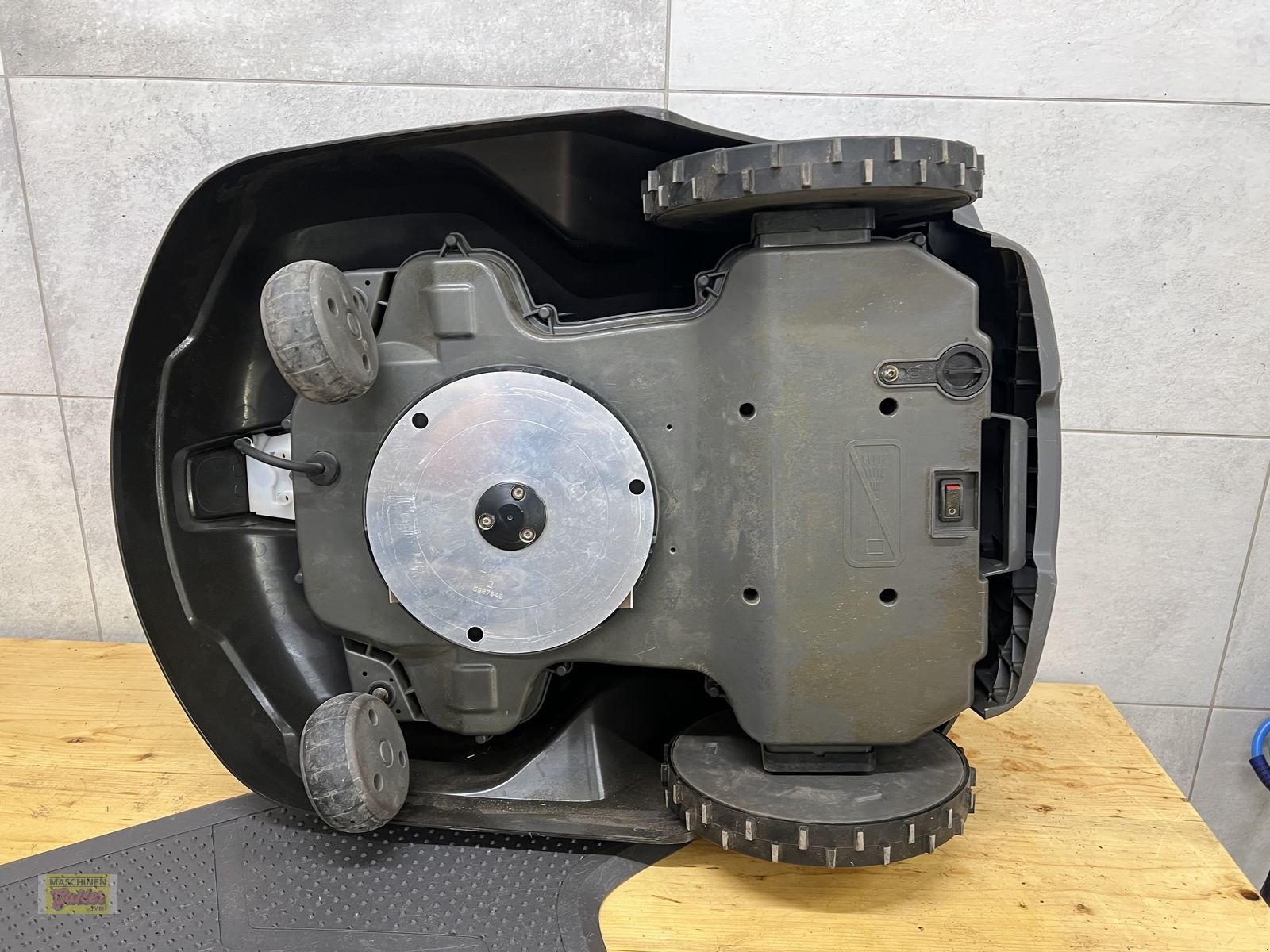 Mähroboter des Typs Husqvarna Automower 420 mit Connect, Gebrauchtmaschine in Kötschach (Bild 4)