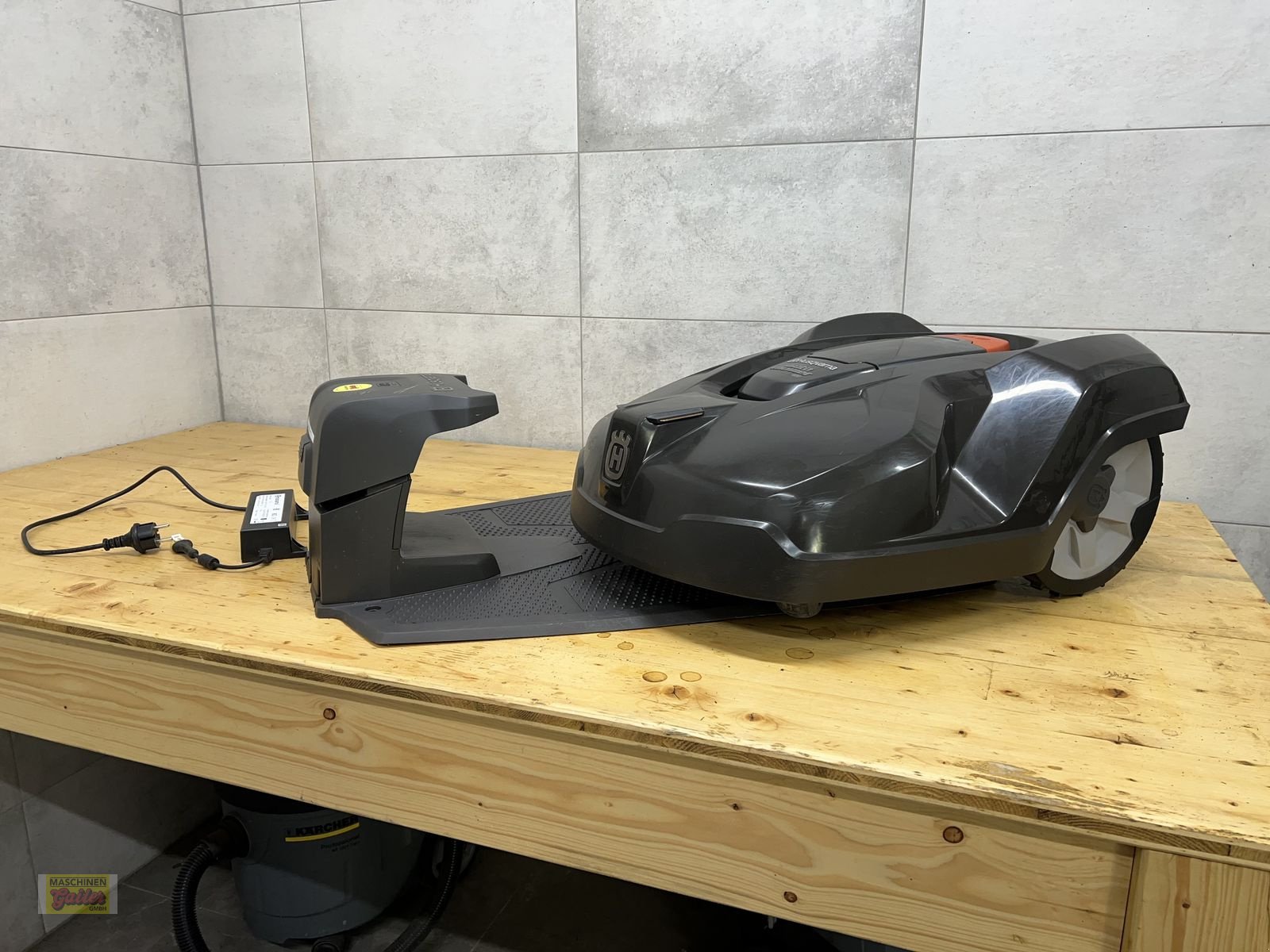 Mähroboter des Typs Husqvarna Automower 420 mit Connect, Gebrauchtmaschine in Kötschach (Bild 1)