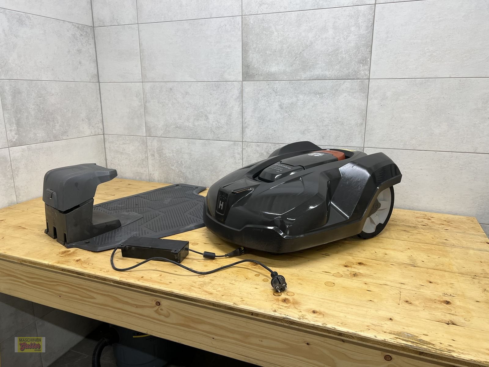 Mähroboter des Typs Husqvarna Automower 420, Gebrauchtmaschine in Kötschach (Bild 1)